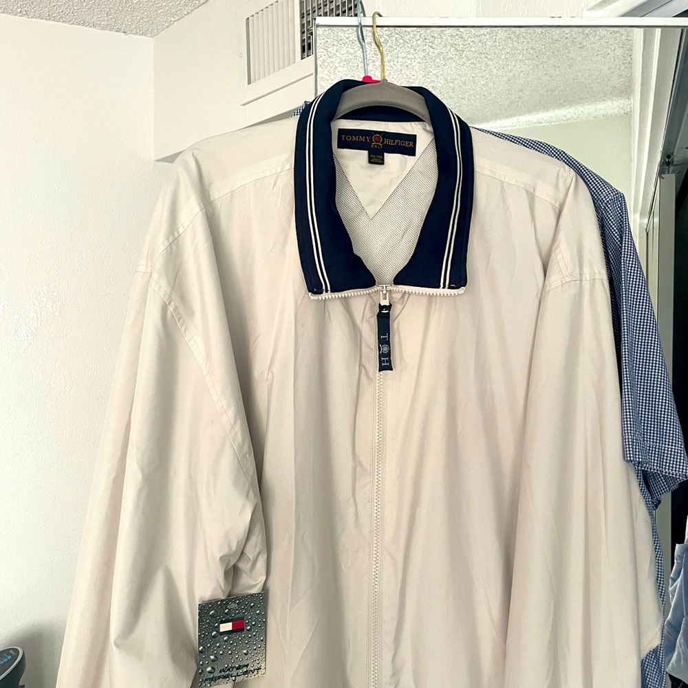 BRAND NEW TOMMY HILFIGER WATERPROOF 2XL ASKING $40 RIGHT NOW NOW ILL TAKE $25 ??
